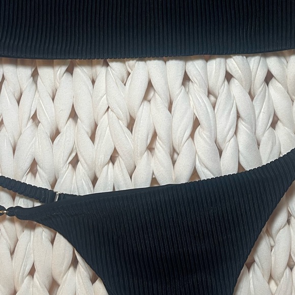 Ribbed black bikini set - Picture 3 of 3